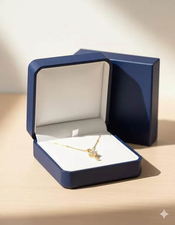 CRUSSTIQUE_GOLD�_Gold_Pendant_Necklace_with_Crystal_Clover_Charm,_Delicate_Chain_with_Adjustable_Clasp,_Elegant_Jewelry