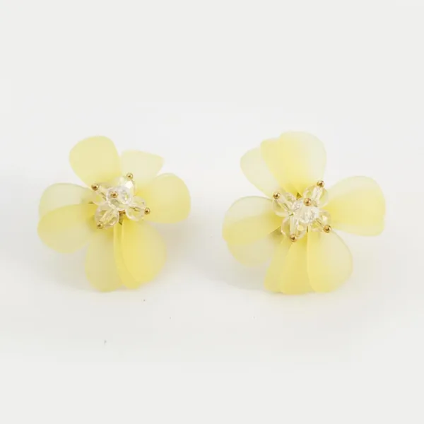 Light_Yellow_Floral_Crystal_Stud_Earrings_For_Women_Petals_Gold-Tone_Accents_Elegant_Flower_Design_Jewelry_Lightweight_Comfortable_Gift_For_Her_Party_And_Office