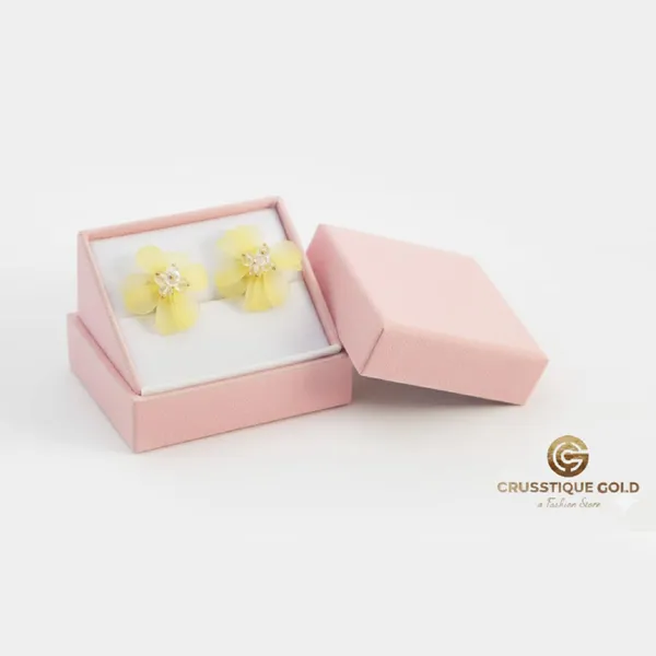 Light_Yellow_Floral_Crystal_Stud_Earrings_For_Women_Petals_Gold-Tone_Accents_Elegant_Flower_Design_Jewelry_Lightweight_Comfortable_Gift_For_Her_Party_And_Office