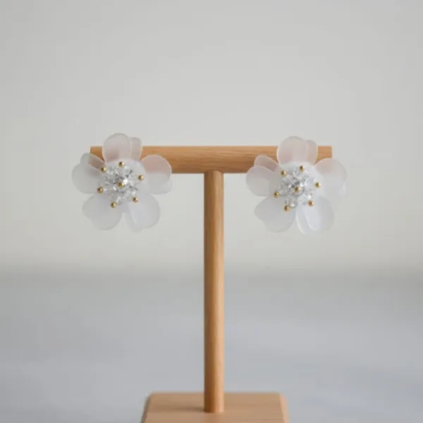 Pink_And_White_Elegant_Cherry_Blossom_Stud_Earrings,_And_Crystal_Floral_Design_With_Gold-Toned_Center,_Delicate_And_Stylish_Fashion_Jewelry_Accessories_For_Women