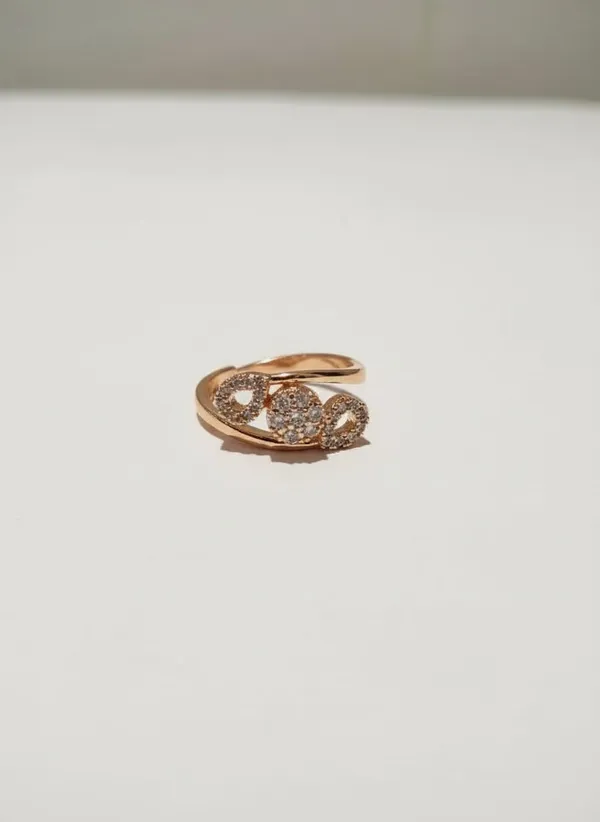 CRUSSTIQUE_GOLD_Elegant_Rose_Gold_Diamond_Ring,_Three-Stone_Design,_Cubic_Zirconia_Pave_Setting,_Fashion_Jewellery_for_Women_(Design_5)