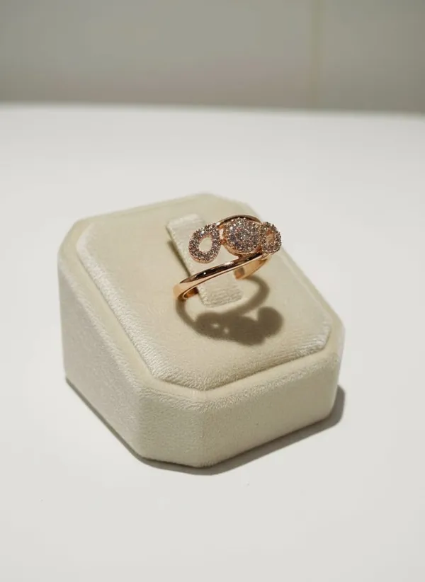 CRUSSTIQUE_GOLD_Elegant_Rose_Gold_Diamond_Ring,_Three-Stone_Design,_Cubic_Zirconia_Pave_Setting,_Fashion_Jewellery_for_Women_(Design_5)