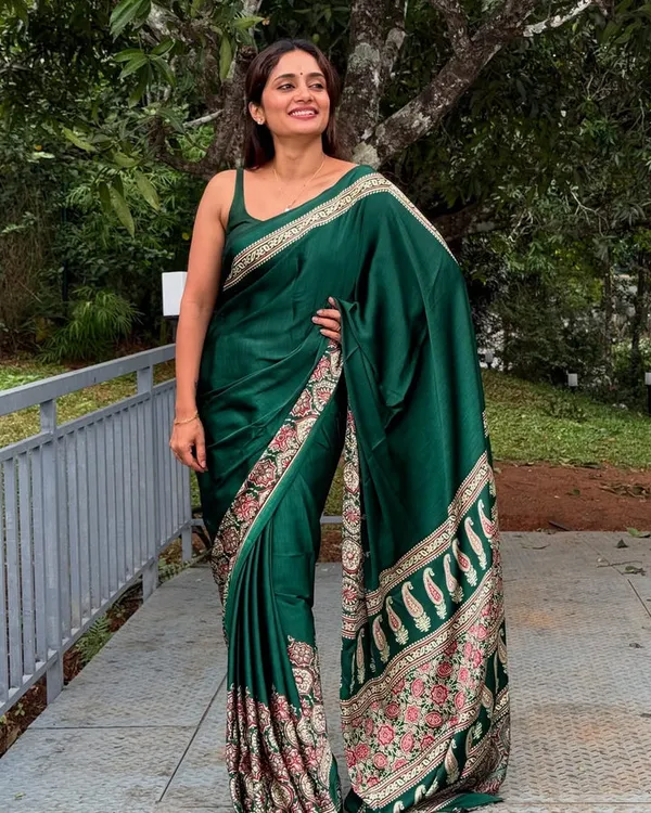 Green_Ajrakh_Printed_Modal_Silk_Plain_Saree_With_Ajrakh_Blouse
