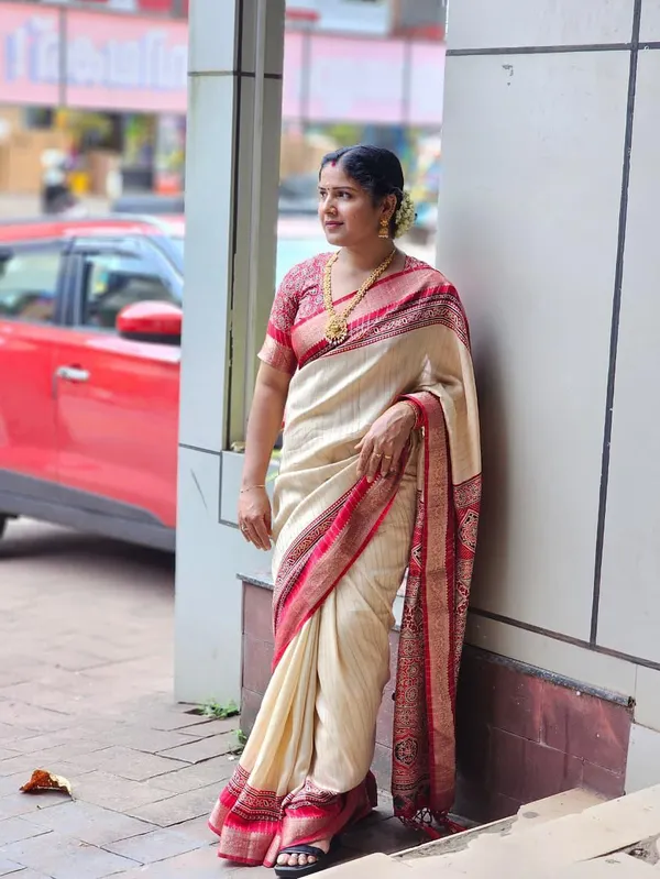 Classic_White_Cotton_Silk_Saree_with_Red_Traditional_Border_|_Elegant_Festive_&_Wedding_Saree