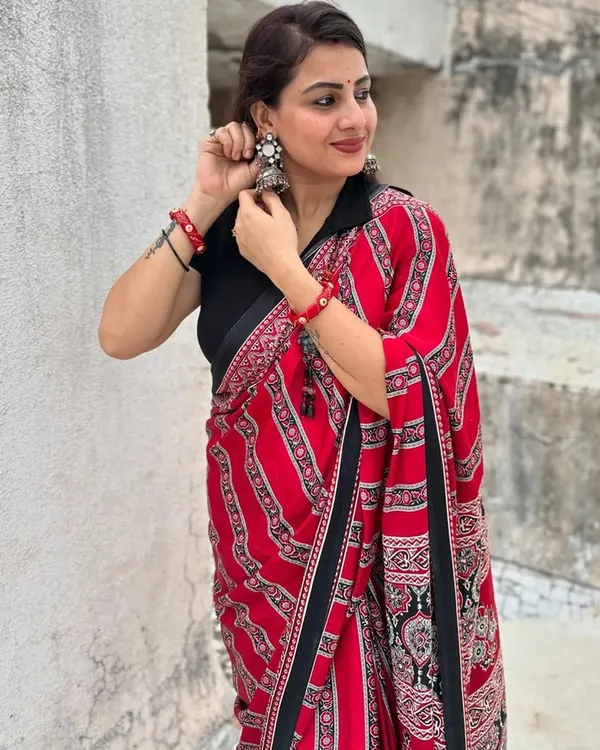 Traditional_Red_and_Black_Printed_Ajrakh_Saree_with_Intricate_Border