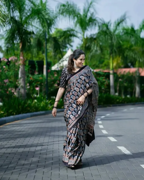 Grace_in_Bloom_Black_Ajrakh_Silk_Saree