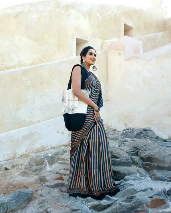 Elegant_Multicolor_Striped_Semi-Gaji_Silk_Ajrakh_Saree_With_Contrasting_Pallu