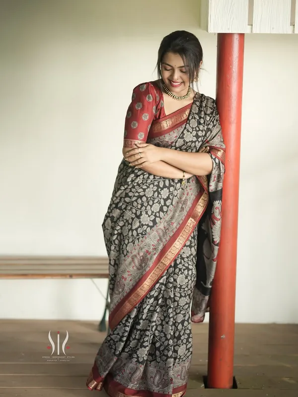 Elegant_Black_Dola_Silk_Saree_with_Floral_Weaving_&_Rich_Border_|_Premium_Festive_Wear_Saree