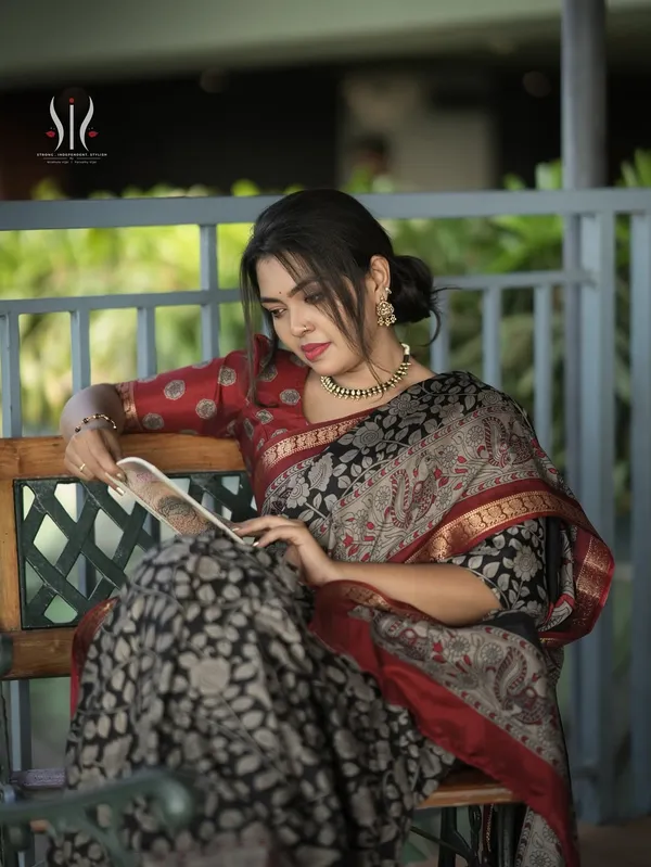 Elegant_Black_Dola_Silk_Saree_with_Floral_Weaving_&_Rich_Border_|_Premium_Festive_Wear_Saree