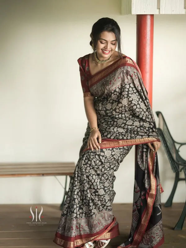 Elegant_Black_Dola_Silk_Saree_with_Floral_Weaving_&_Rich_Border_|_Premium_Festive_Wear_Saree