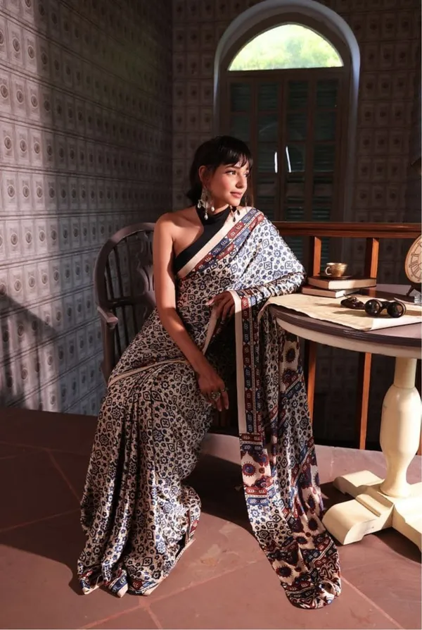 Elegant_Digital_Print_Saree_for_Women_|_Premium_Designer_Digital_Printed_Saree