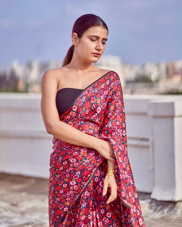 Red_Floral_Digital_Print_Saree_Premium_Lightweight_Designer_Wear