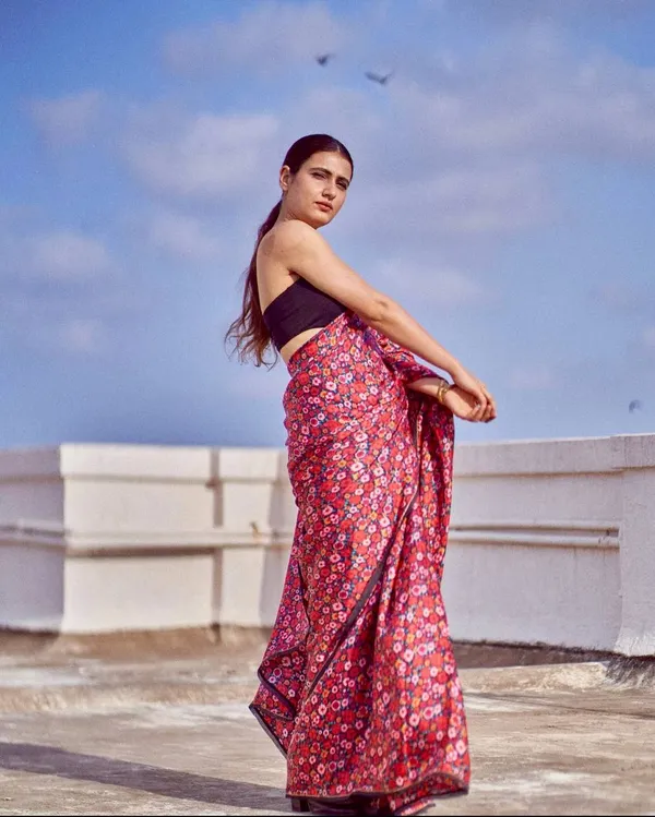Red_Floral_Digital_Print_Saree_Premium_Lightweight_Designer_Wear