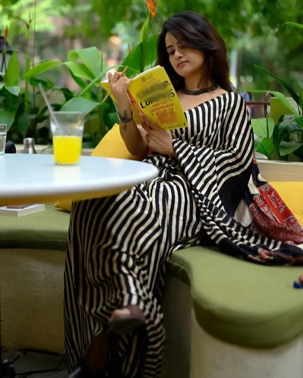 Black_&_White_Ajrakh_Printed_Modal_Silk_Plain_Saree_With_Ajrakh_Blouse