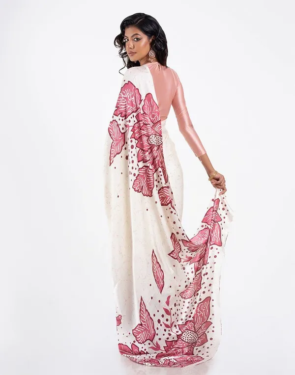 Cream_&_Rose_Floral_Printed_Elegant_Saree_�_Soft_Premium_Fabric