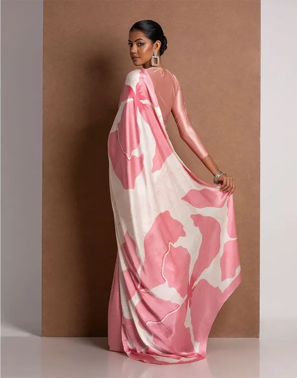 Elegant_Digital_Printed_Saree_with_Modern_Floral_Design_|_Super_Premium_Saree_Collection