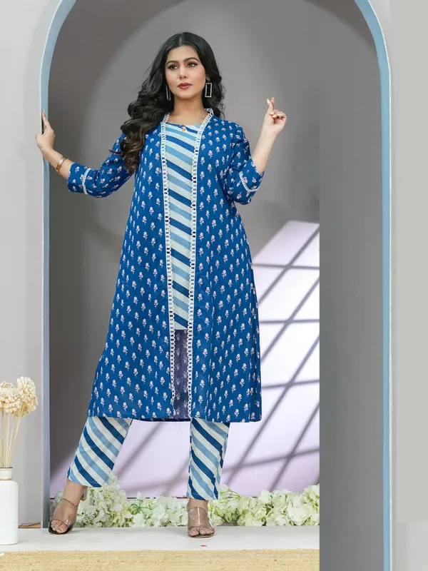 Royal_Blue_Pretty_Flower_With_Strips_Mix_N_Match_Kurti_Shrug_Set_For_Women