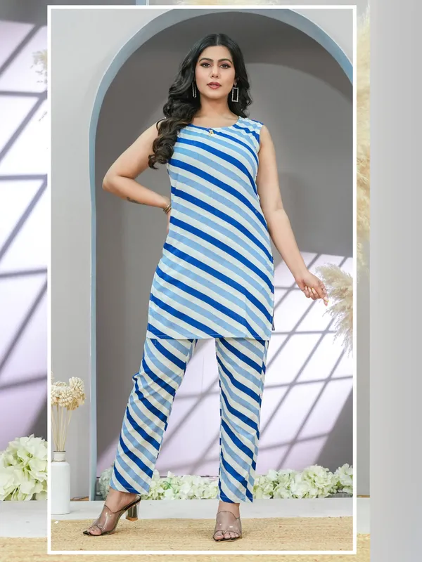 Royal_Blue_Pretty_Flower_With_Strips_Mix_N_Match_Kurti_Shrug_Set_For_Women