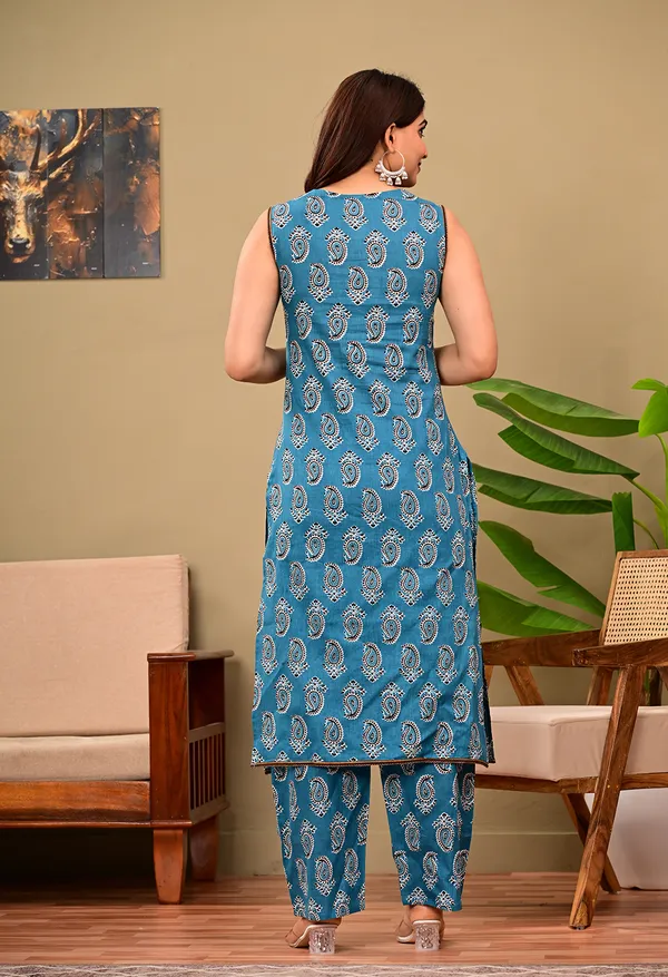 Turquoise_Blue_Paisley_Printed_Regular_Pure_Cotton_Kurta_With_Trousers_&_With_Dupatta_For_Women