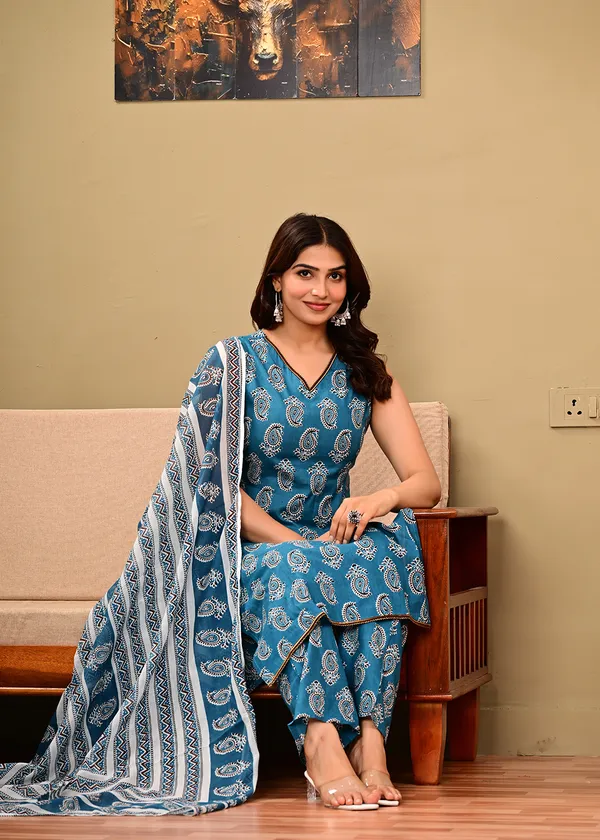 Turquoise_Blue_Paisley_Printed_Regular_Pure_Cotton_Kurta_With_Trousers_&_With_Dupatta_For_Women