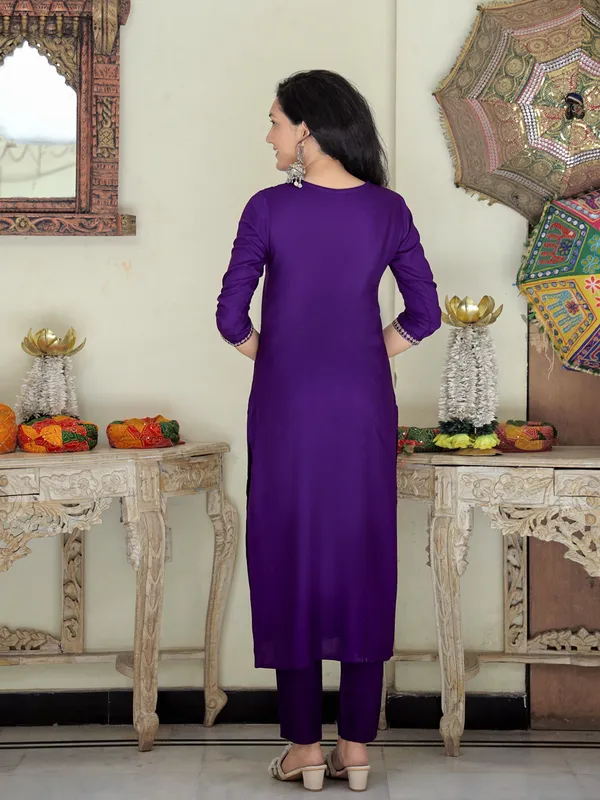 Purple_Floral_Embroidered_V-Neck_Straight_Kurta_With_Trousers_For_Women