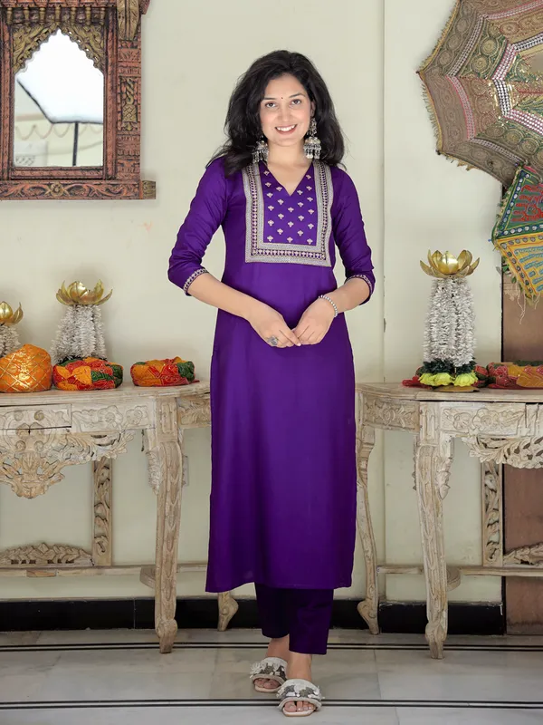 Purple_Floral_Embroidered_V-Neck_Straight_Kurta_With_Trousers_For_Women
