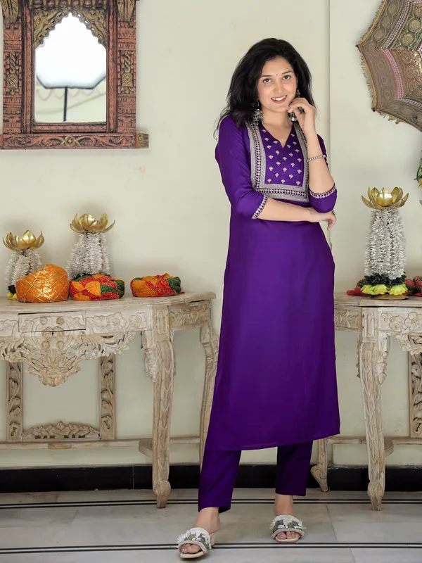 Purple_Floral_Embroidered_V-Neck_Straight_Kurta_With_Trousers_For_Women