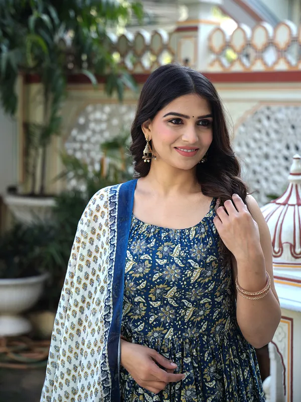 Blue_Floral_Printed_Regular_Phulkari_Pure_Cotton_Kurta_With_Palazzos_&_With_Dupatta_For_Women