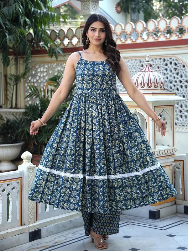 Blue_Floral_Printed_Regular_Phulkari_Pure_Cotton_Kurta_With_Palazzos_&_With_Dupatta_For_Women
