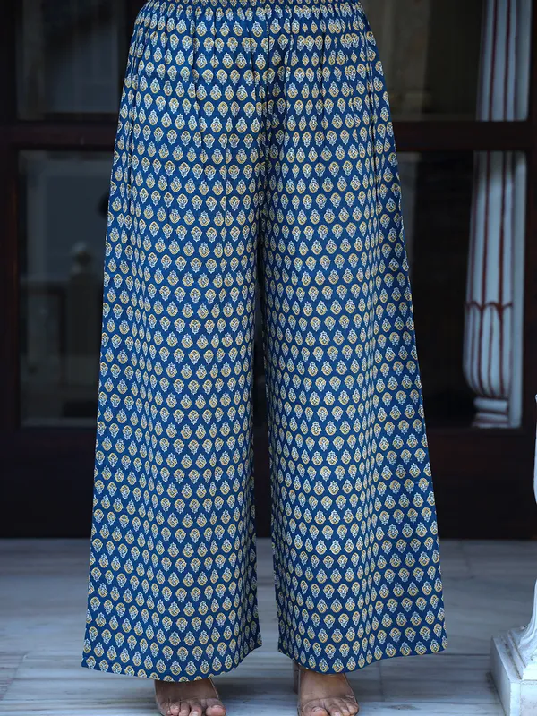 Blue_Floral_Printed_Regular_Phulkari_Pure_Cotton_Kurta_With_Palazzos_&_With_Dupatta_For_Women