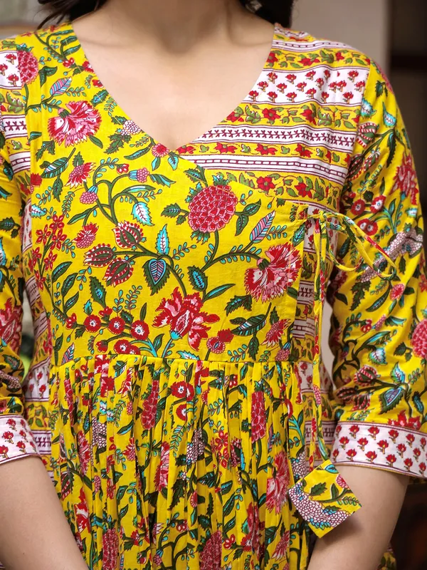 Yellow_Floral_Printed_Regular_Phulkari_Pure_Cotton_Kurta_With_Palazzos_&_With_Dupatta_For_Women