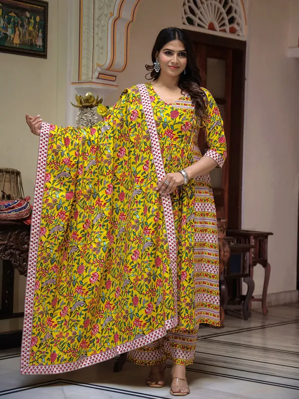 Yellow_Floral_Printed_Regular_Phulkari_Pure_Cotton_Kurta_With_Palazzos_&_With_Dupatta_For_Women