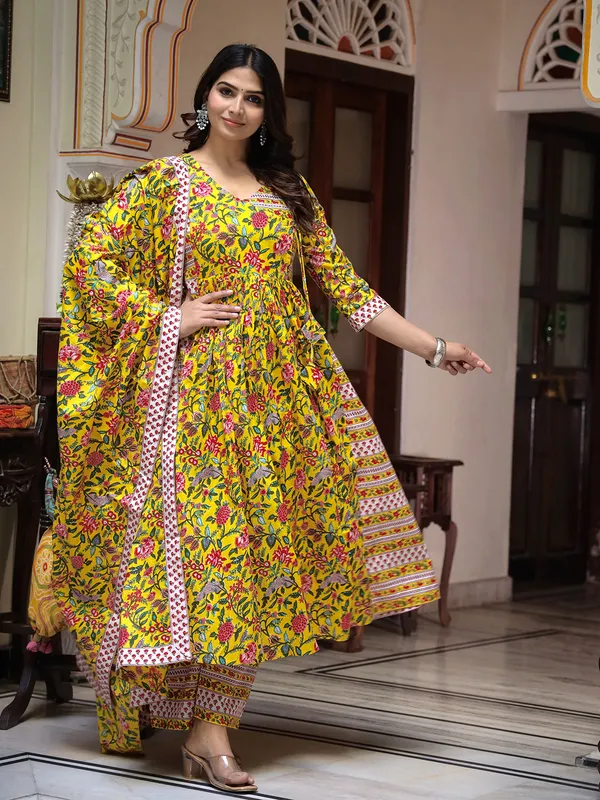 Yellow_Floral_Printed_Regular_Phulkari_Pure_Cotton_Kurta_With_Palazzos_&_With_Dupatta_For_Women
