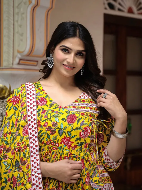 Yellow_Floral_Printed_Regular_Phulkari_Pure_Cotton_Kurta_With_Palazzos_&_With_Dupatta_For_Women