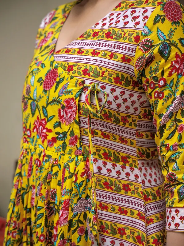 Yellow_Floral_Printed_Regular_Phulkari_Pure_Cotton_Kurta_With_Palazzos_&_With_Dupatta_For_Women