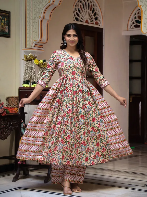 Chiku_Floral_Printed_Regular_Phulkari_Pure_Cotton_Kurta_With_Palazzos_&_With_Dupatta_For_Women