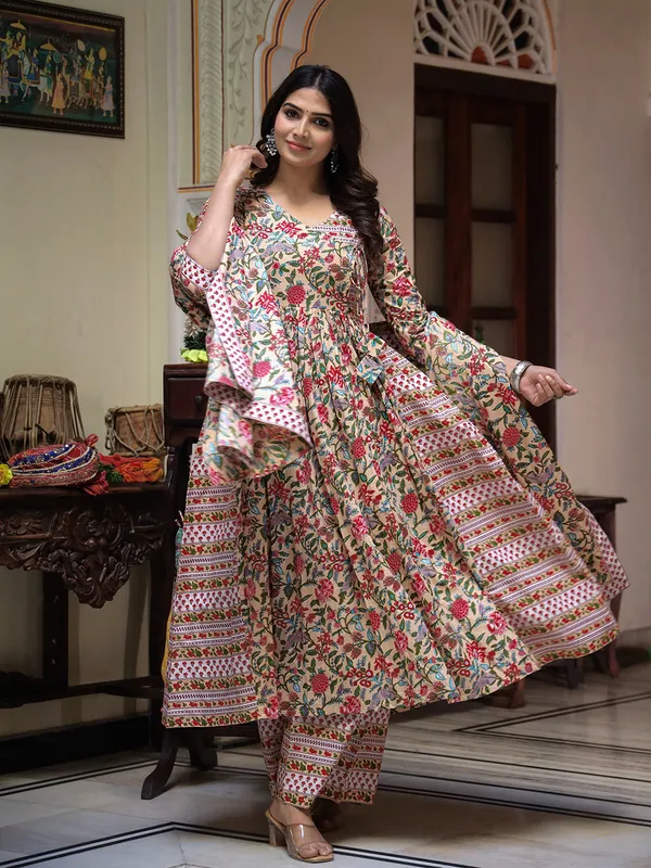 Chiku_Floral_Printed_Regular_Phulkari_Pure_Cotton_Kurta_With_Palazzos_&_With_Dupatta_For_Women