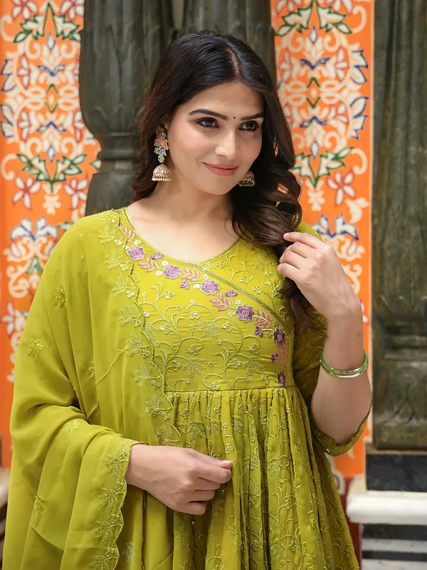 Green_Georgette_Embroidered_Kurta_Sets_For_Women