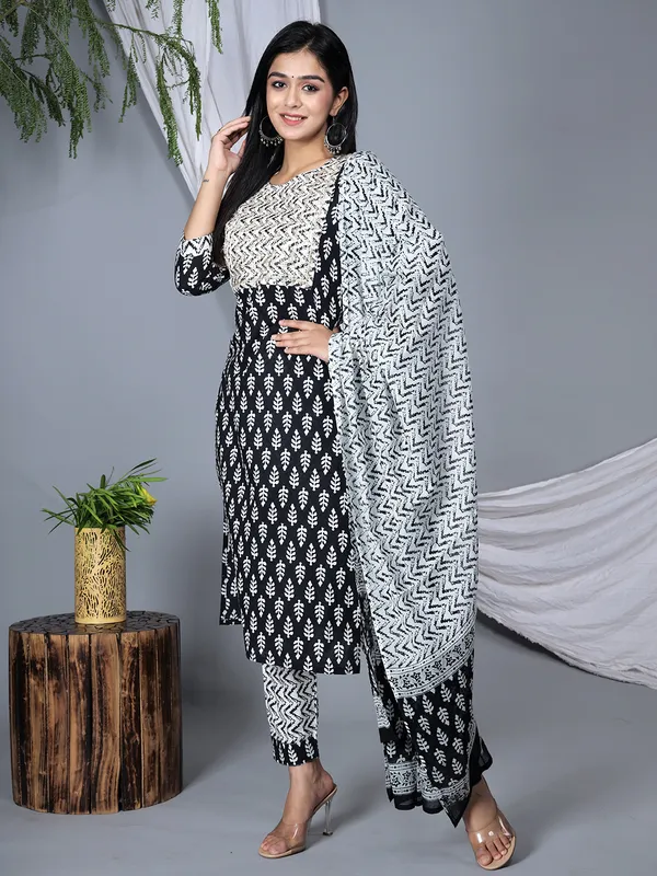 Black_Floral_Embroidered_Regular_Sequinned_Pure_Cotton_Kurta_With_Trousers_&_With_Dupatta_For_Women