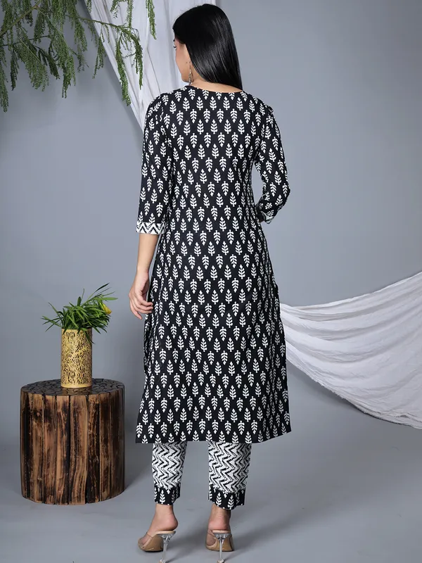 Black_Floral_Embroidered_Regular_Sequinned_Pure_Cotton_Kurta_With_Trousers_&_With_Dupatta_For_Women