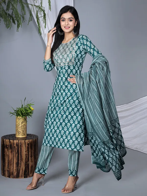 Green_Floral_Embroidered_Regular_Sequinned_Pure_Cotton_Kurta_With_Trousers_&_With_Dupatta_For_Women