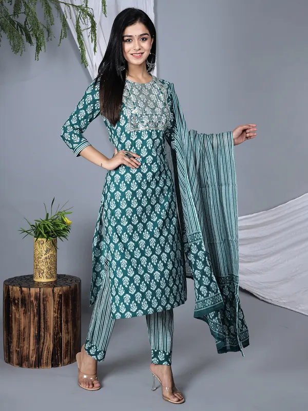 Green_Floral_Embroidered_Regular_Sequinned_Pure_Cotton_Kurta_With_Trousers_&_With_Dupatta_For_Women