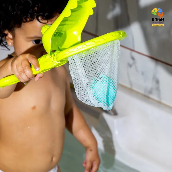 Crocodile_Floating_Baby_Bath_Toys_-_Crocodile_Net_Including_3_Floating_Squirt_(Age_18M)