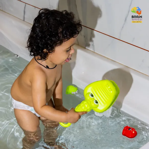 Crocodile_Floating_Baby_Bath_Toys_-_Crocodile_Net_Including_3_Floating_Squirt_(Age_18M)
