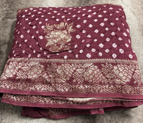 Rajhans_Gulnaar_Pure_Handwoven_Dola_Silk_Bandhini_Saree