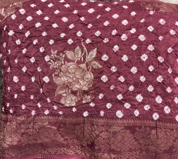 Rajhans_Gulnaar_Pure_Handwoven_Dola_Silk_Bandhini_Saree