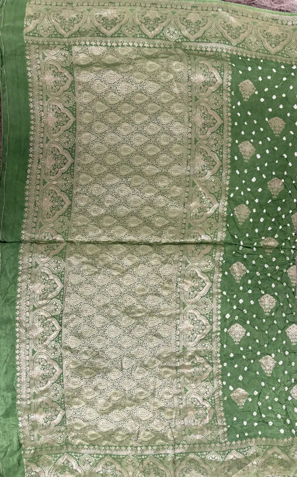 Harit_Leher_Pure_Handwoven_Dola_Silk_Bandhini_Saree