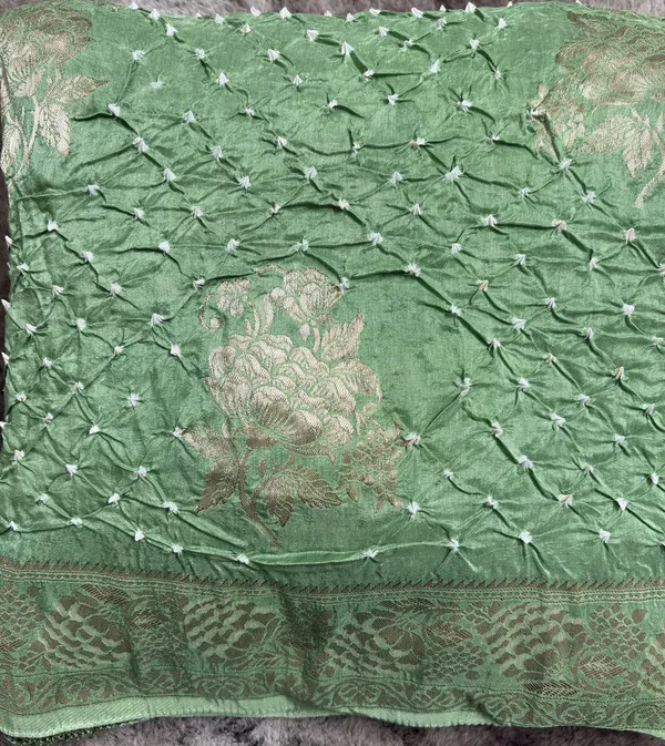 Mehira_Vana_Pure_Handwoven_Dola_Silk_Bandhini_Saree