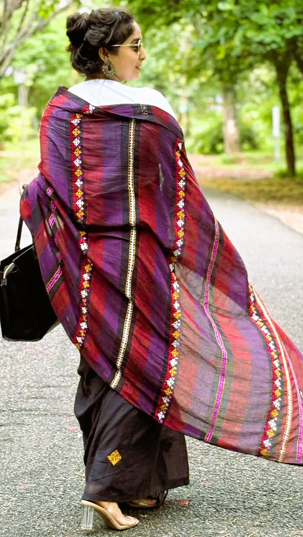 Marron_Kutch_Embroidery_Handloom_Cotton_Saree_For_Women
