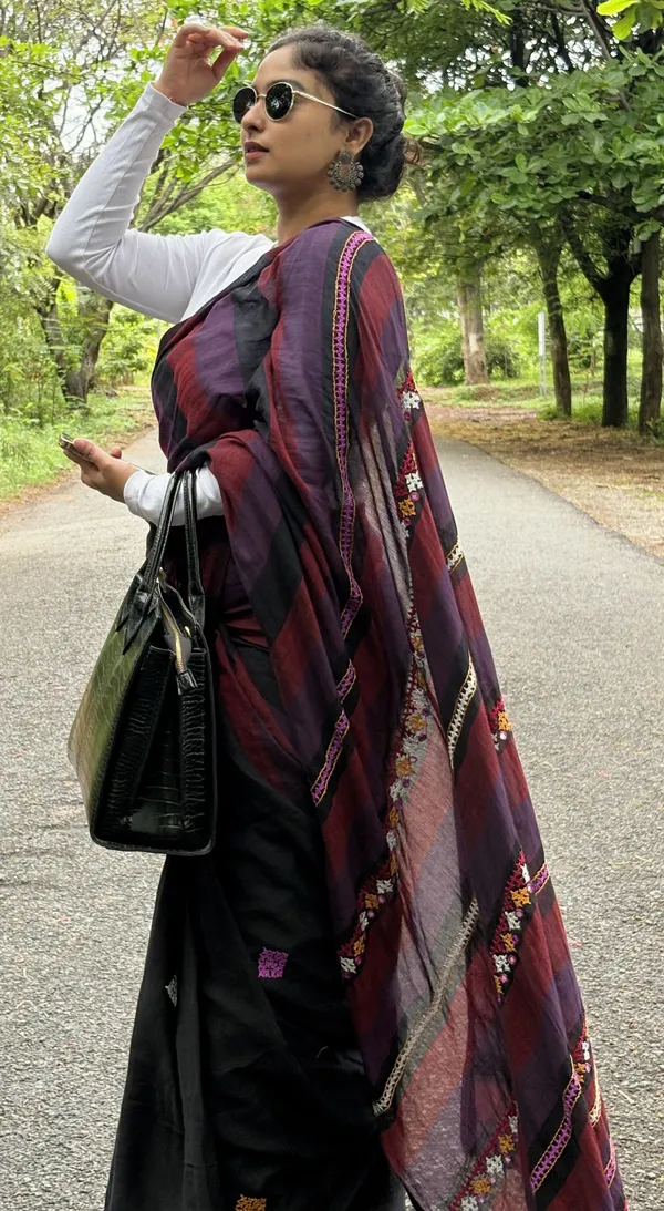 Marron_Kutch_Embroidery_Handloom_Cotton_Saree_For_Women